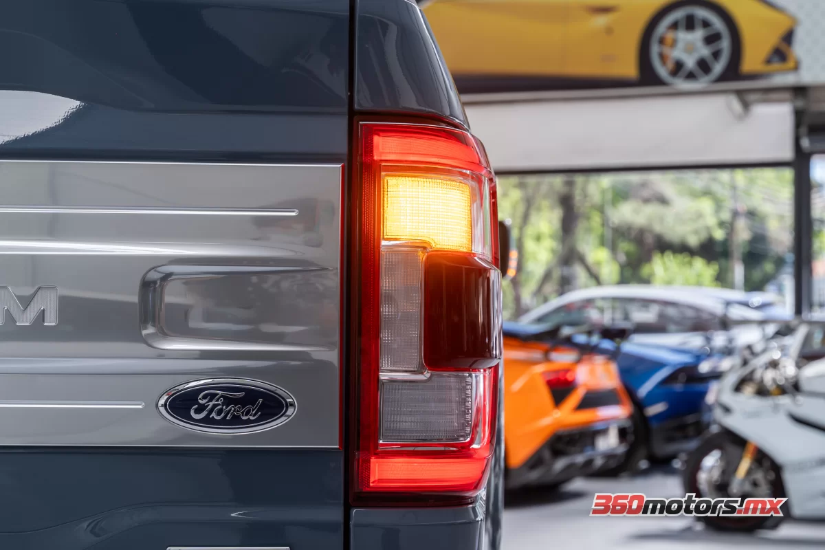 Ford LOBO PLATINUM 4X4 2023