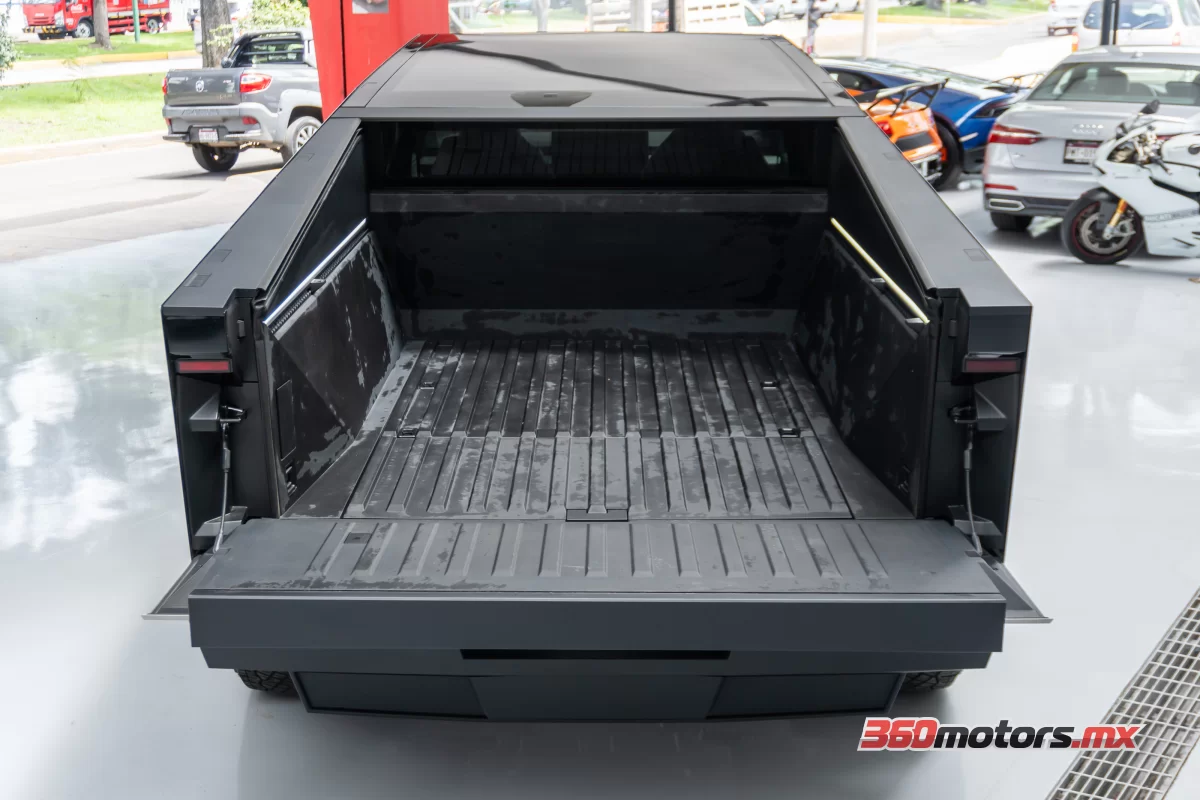 Tesla CYBERTRUCK ELECTRICO  2024