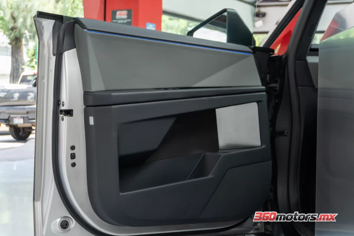 Tesla CYBERTRUCK ELECTRICO  2024