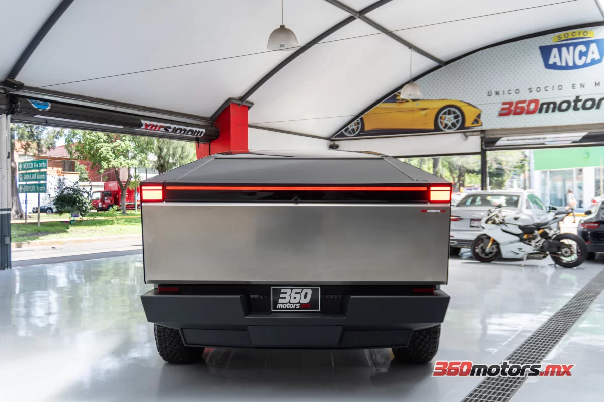 Tesla CYBERTRUCK ELECTRICO  2024