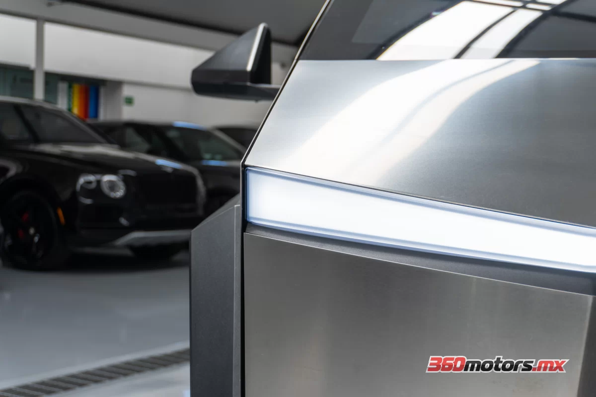 Tesla CYBERTRUCK ELECTRICO  2024