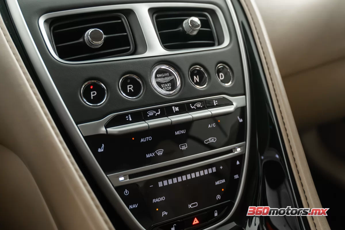 Aston Martin DB11 COUPE 2017