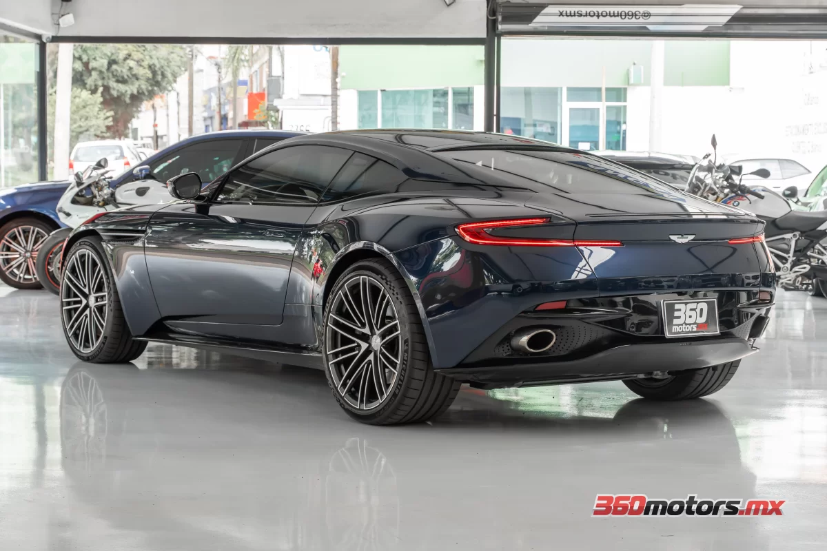 Aston Martin DB11 COUPE 2017
