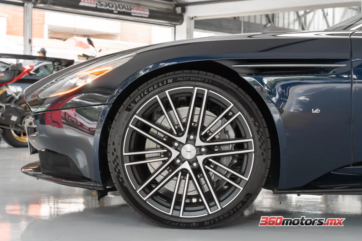 Aston Martin DB11 COUPE 2017