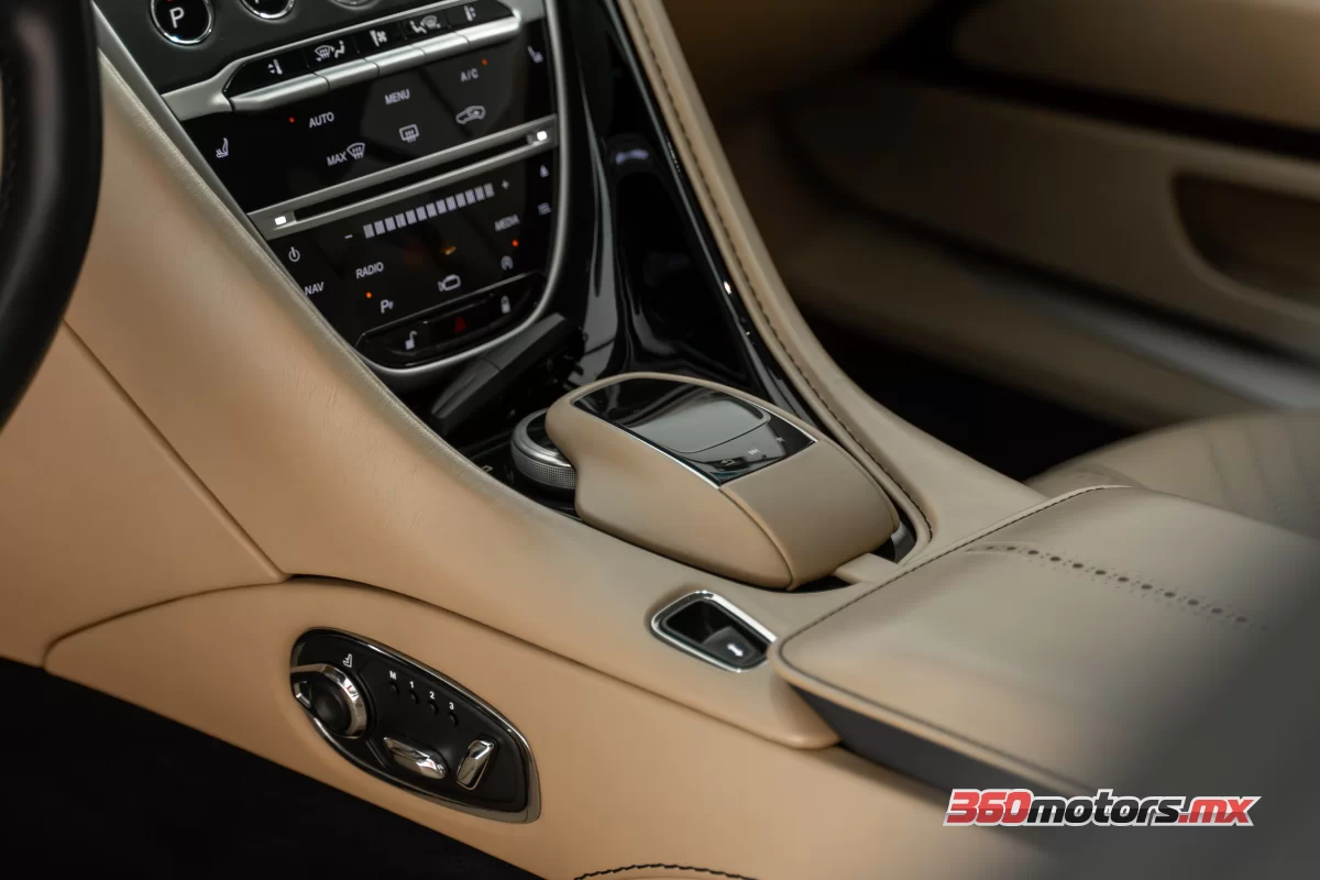 Aston Martin DB11 COUPE 2017