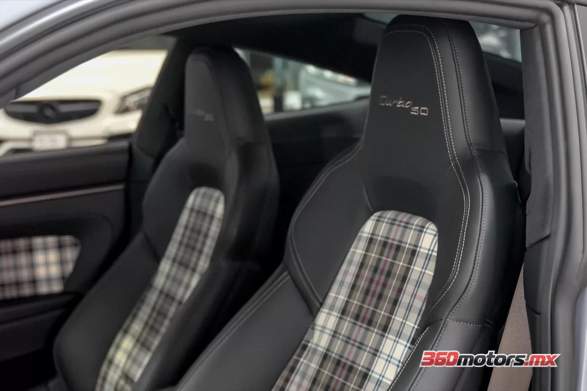 Porsche 911 50 AÑOS TURBO 2025